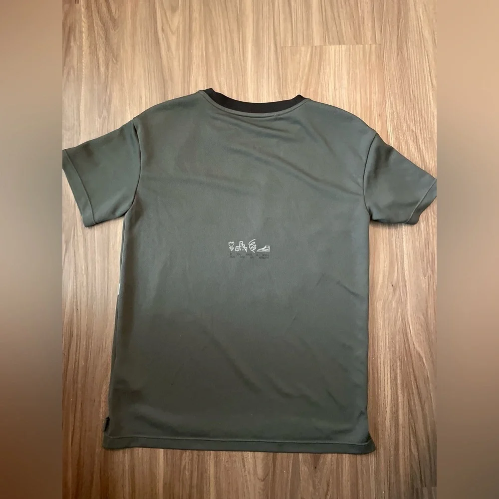 Nike Dri Fit performance select tshirt gray and black size M